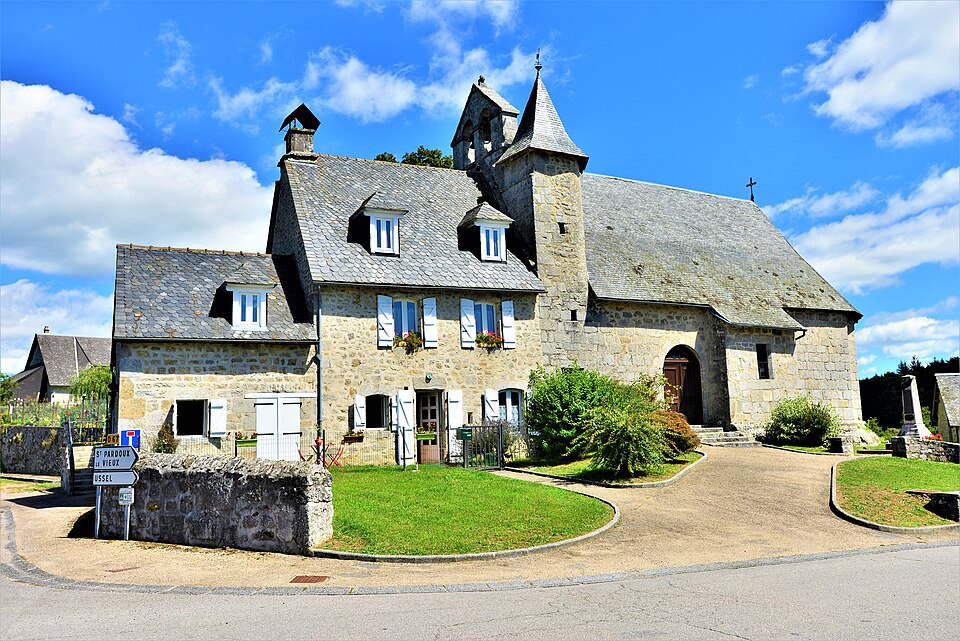 Chaveroche, l'église — presbytère