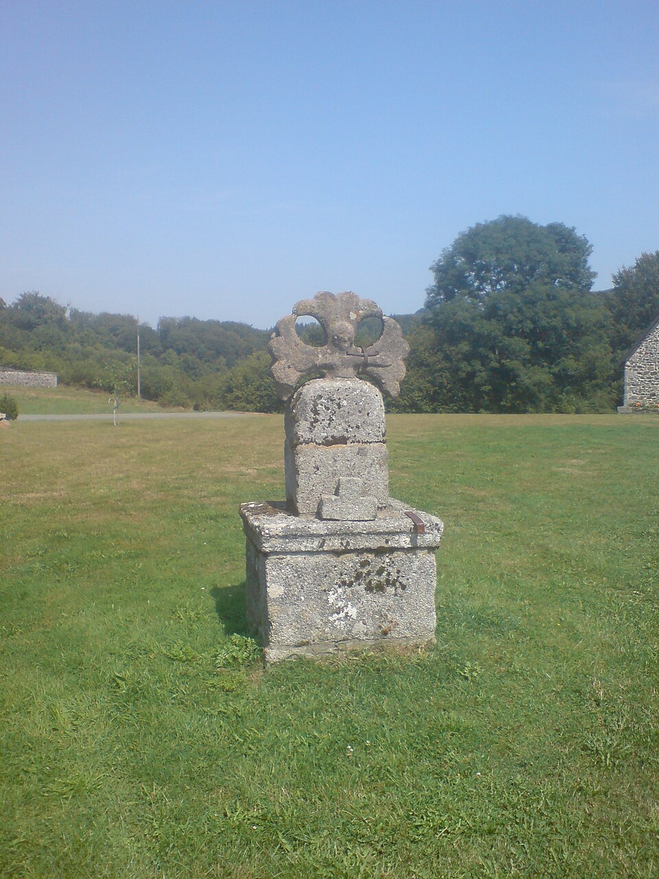 Croix monumentale, Courteix, XVIe siècle
