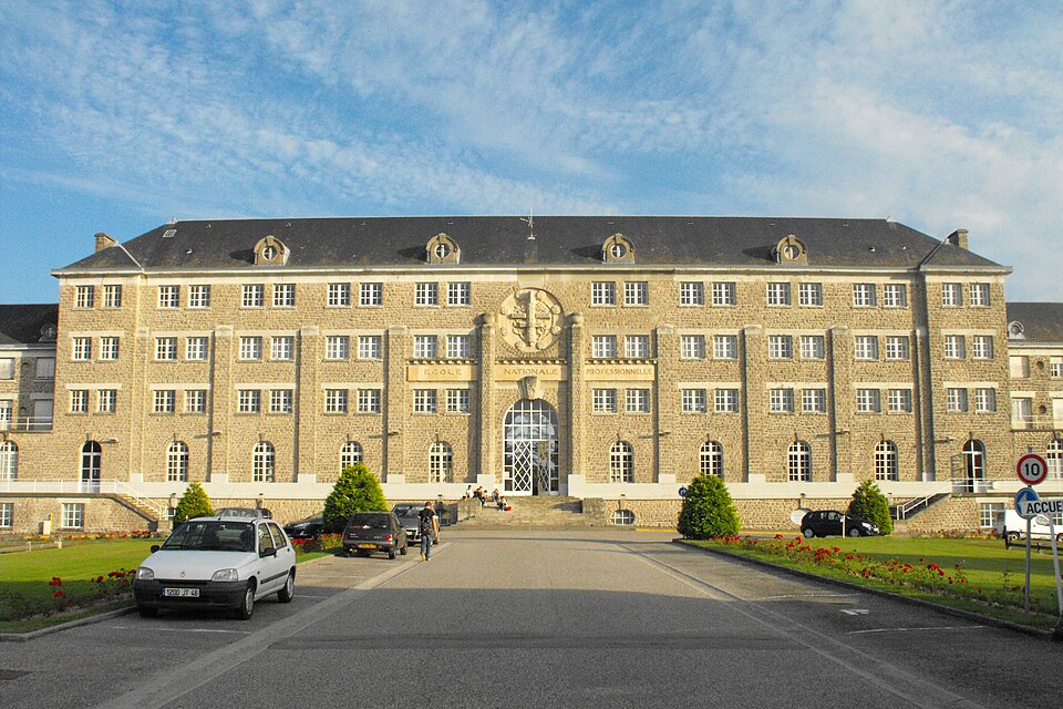 Lycée — Pierre — Caraminot