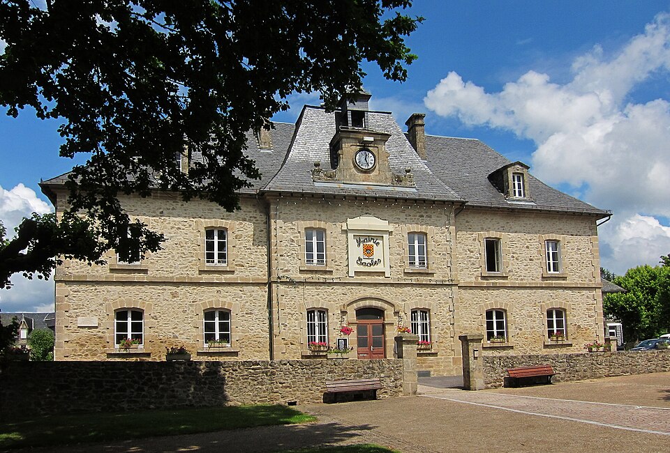 Marcillac la croisille mairie et ecole