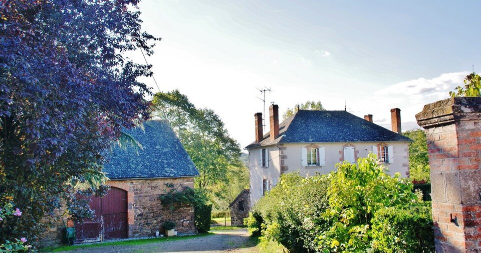 009 St Bazile — de — Meyssac ( 19500 )