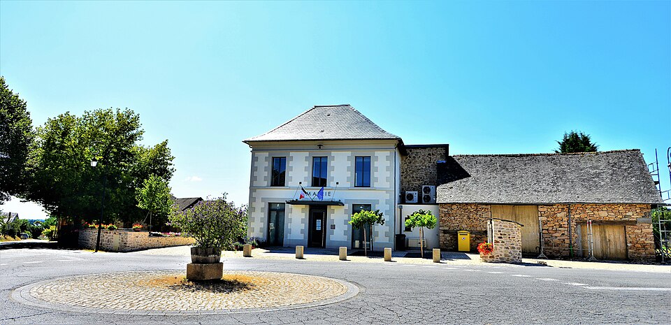 La maire de Saint Bonnet — l'Enfantier