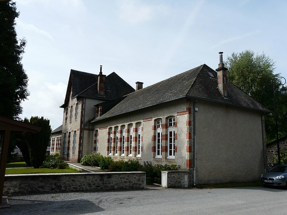 Saint — Étienne — aux — Clos mairie école