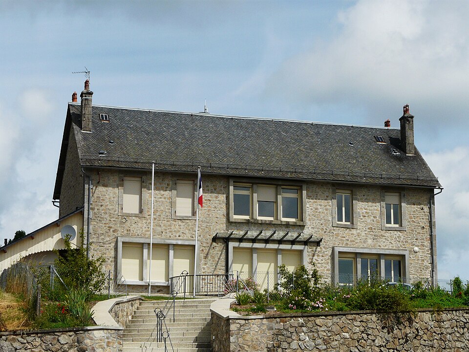 Saint — Fréjoux mairie