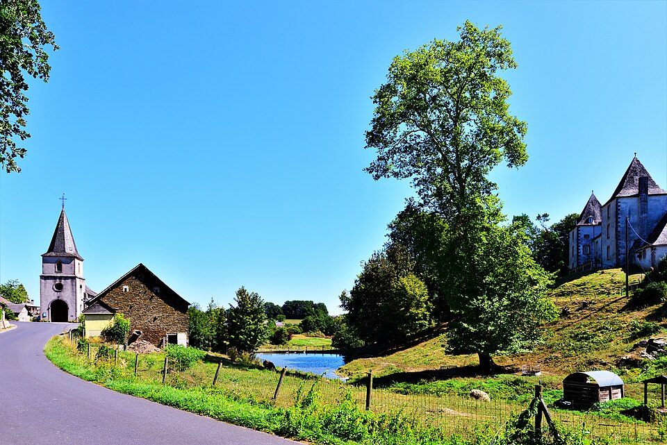 L'entrée de Saint — Pardoux — l'Ortigier