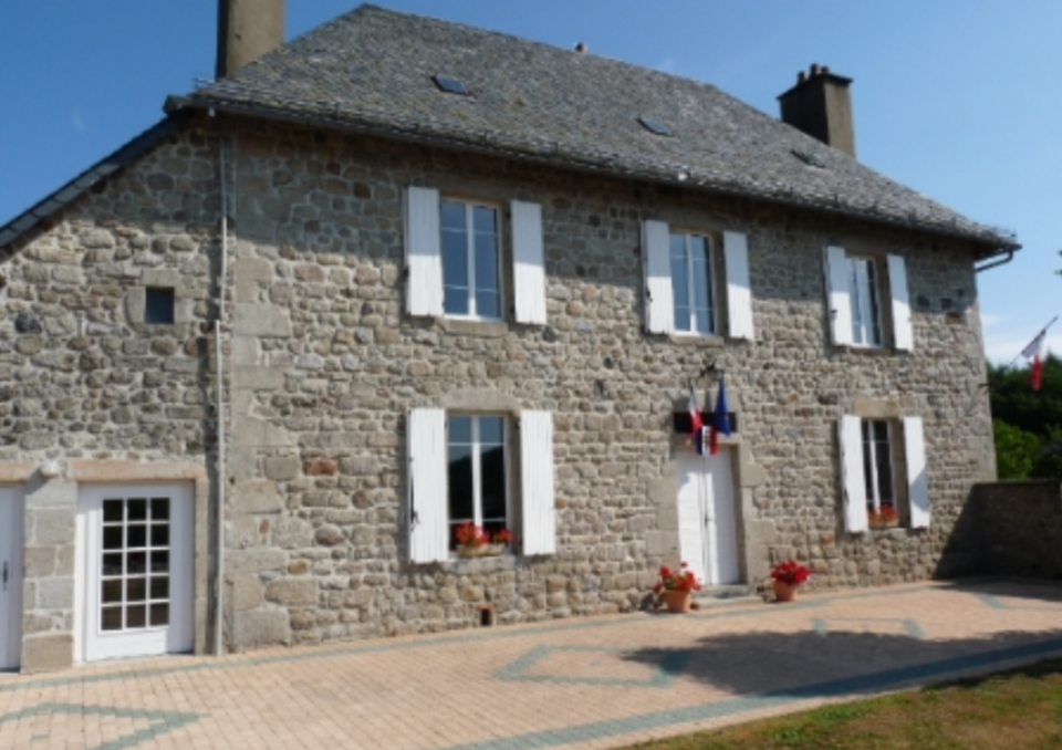 Mairie de Sarroux — Saint Julien