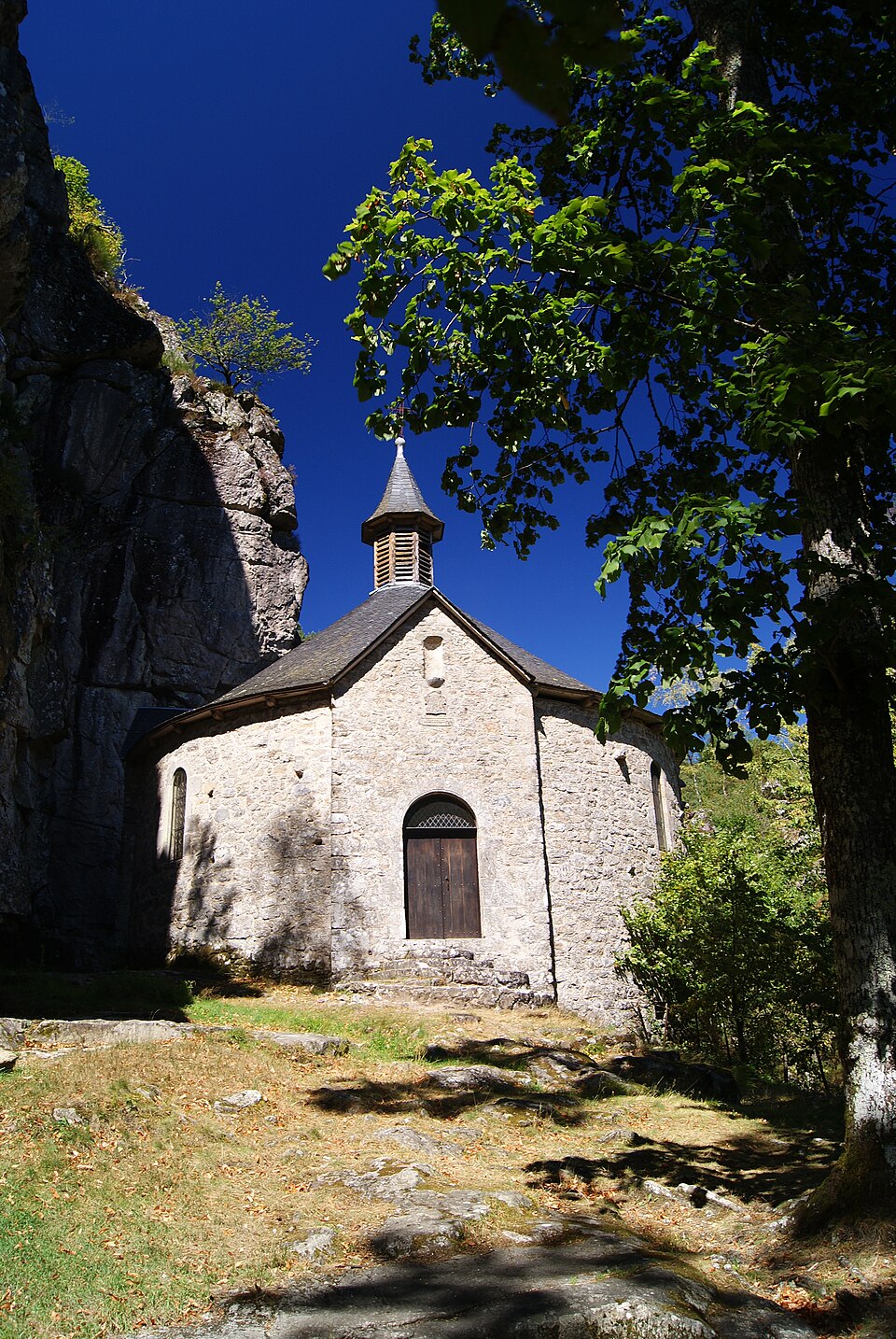 Notre — Dame du Roc à Servières — le — Château