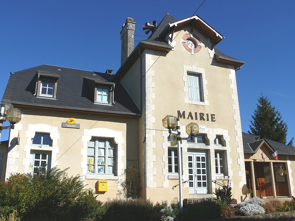 Soursac — Mairie — 1