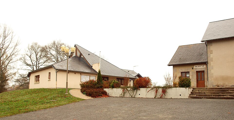 Valiergues — FR — 19 — mairie & salle communale — 2