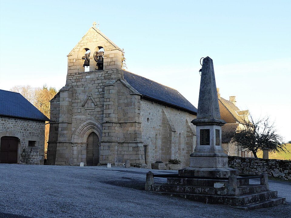 Viam monument aux morts et église