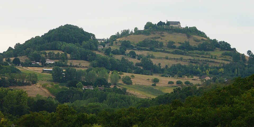 Yssandon puy vu depuis sud (D147)