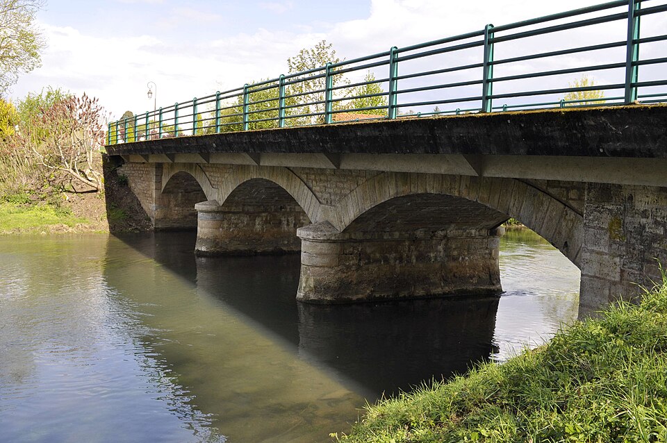 Bridge on Bèze in Bezouotte