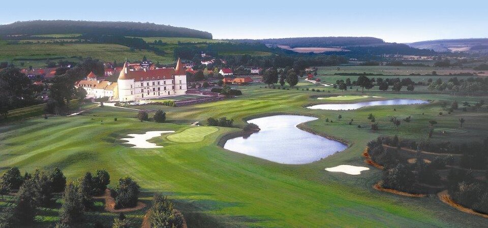 Vue aérienne château et golf