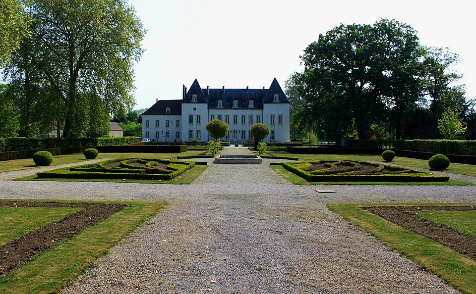 Chevigny — Saint — Sauveur — Chateau 1