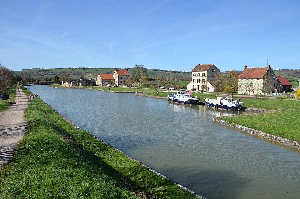 Pont — Royal sur le canal de Bourgogne DSC 0411
