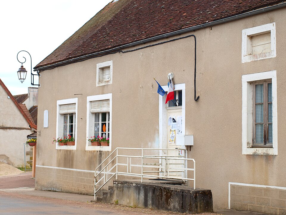 Clomot — FR — 21 — mairie — 04
