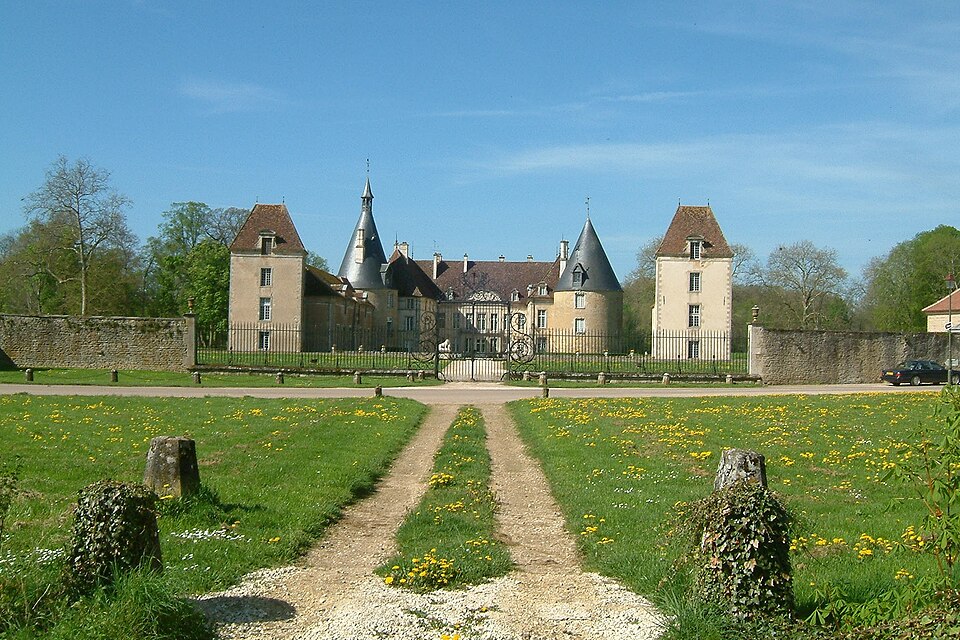 Chateau de Commarin1