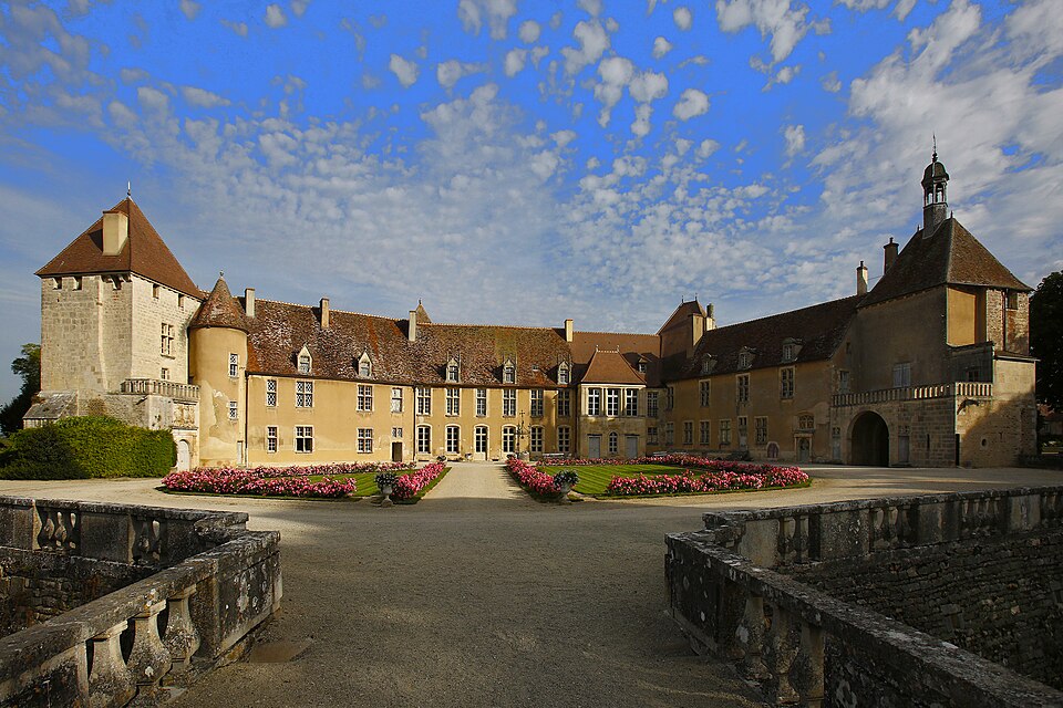 Château d'Époisses (cour d'honneur)