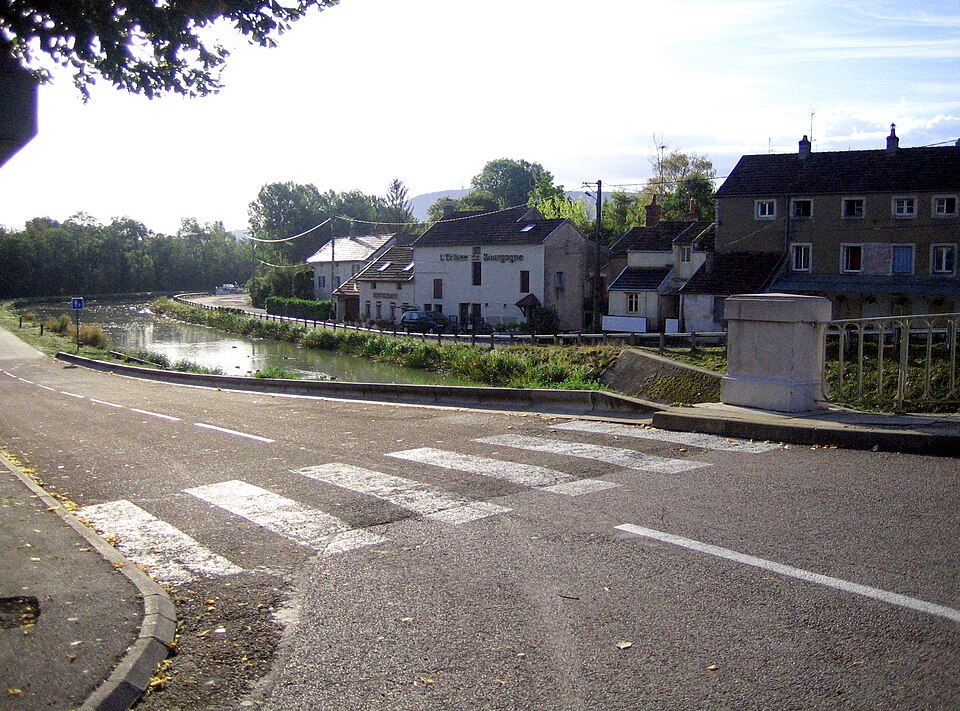 Fleurey — sur — Ouche canal (aval du pont) 1