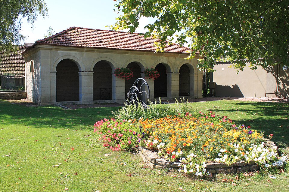 Ouges — Lavoir 1 — 2