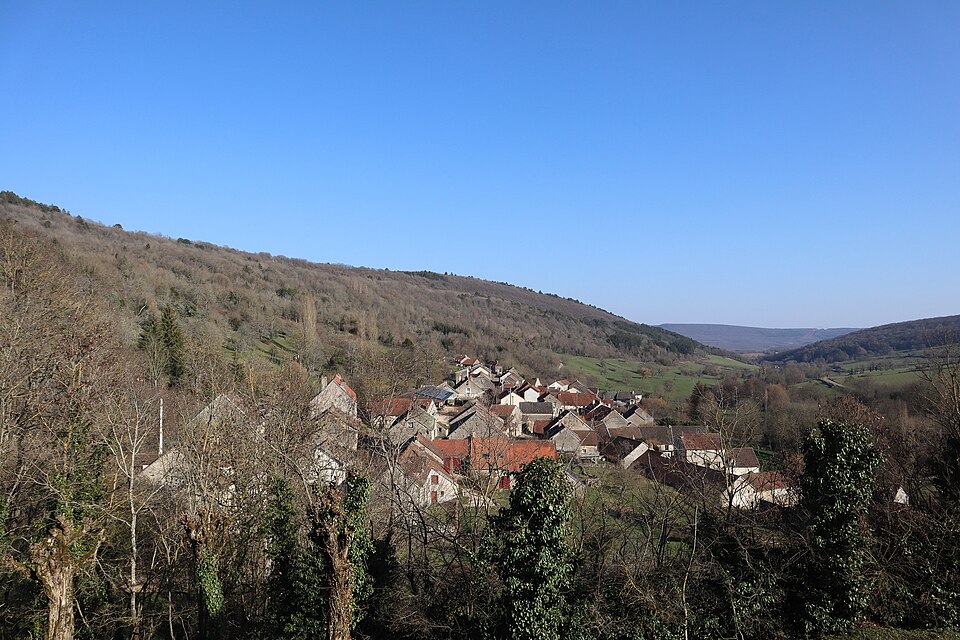 Remilly — en — Montagne (21) Le village vu de l'église