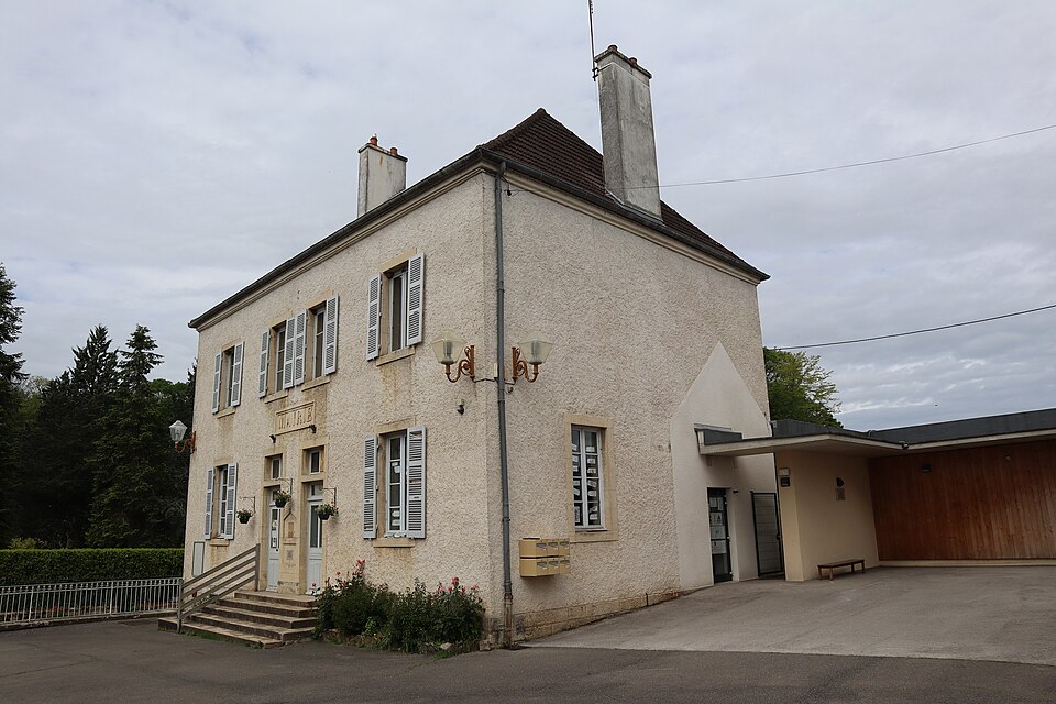 Saint — Seine — en — Bâche (21) Mairie — 02