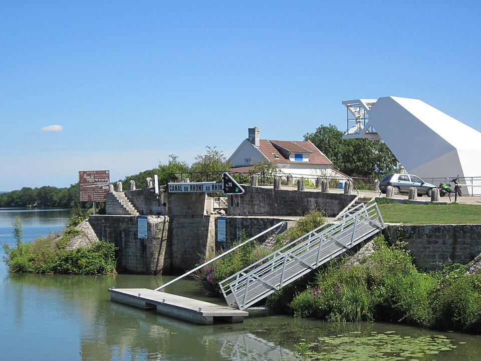 Canal du Rhône au Rhin — Saint — Symphorien — sur — Saône