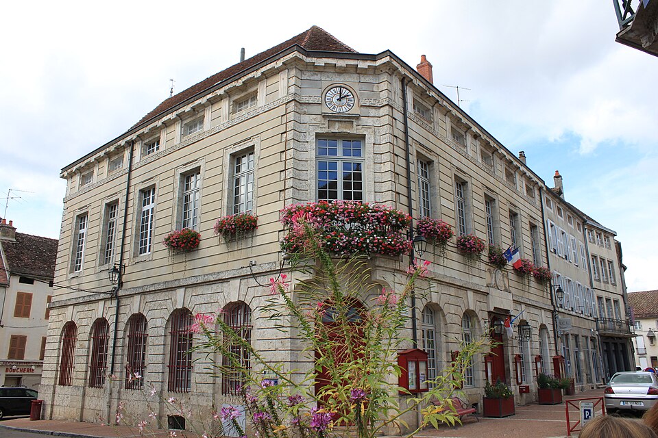 Saulieu — Mairie 3