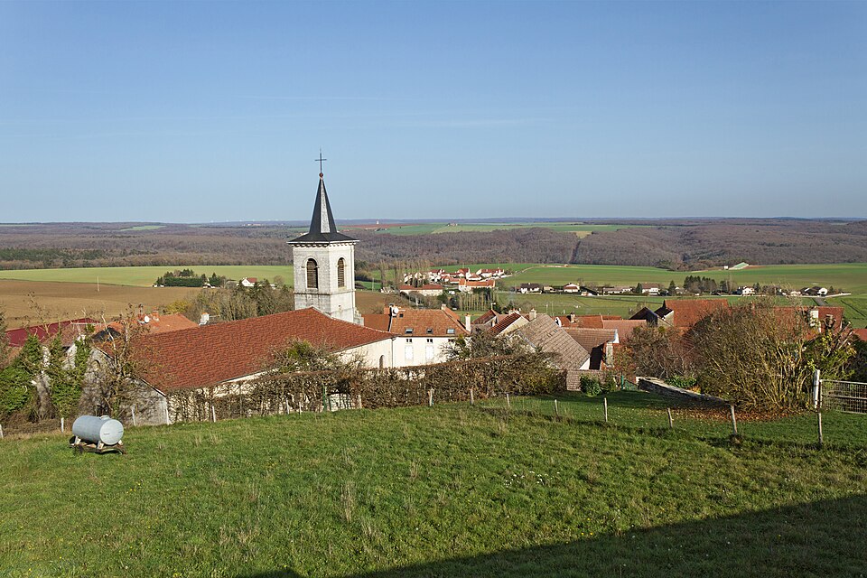 Saulx — le — Duc FR21 village IMF6715
