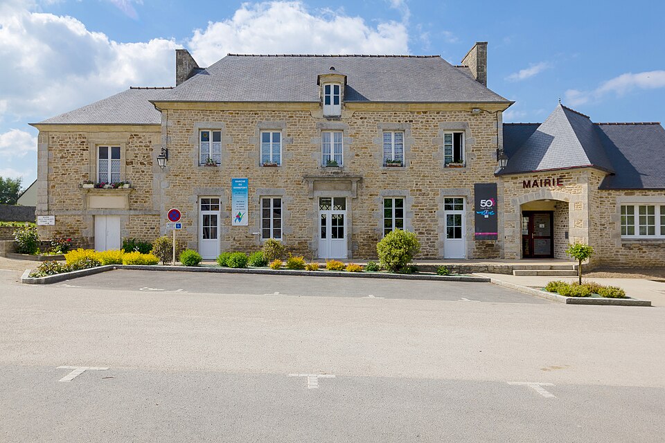 Mairie, Calorguen, France