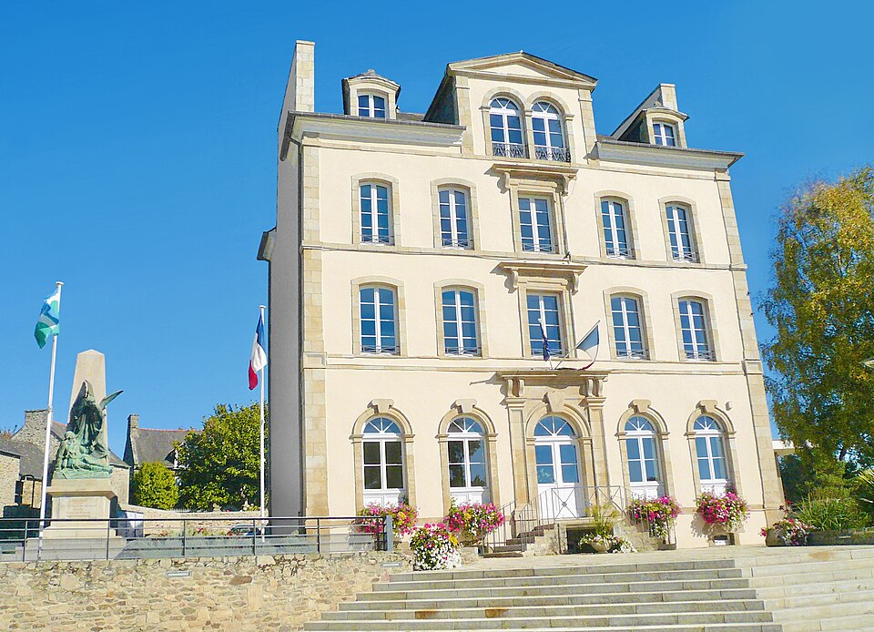 Corseul — Mairie — by — Rundvald