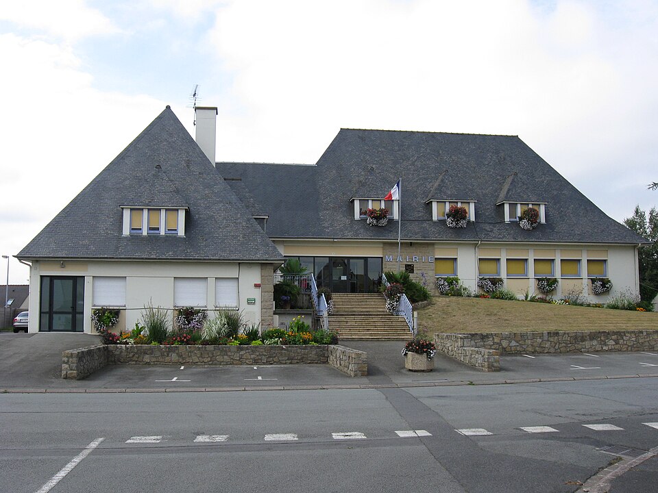 Créhen mairie
