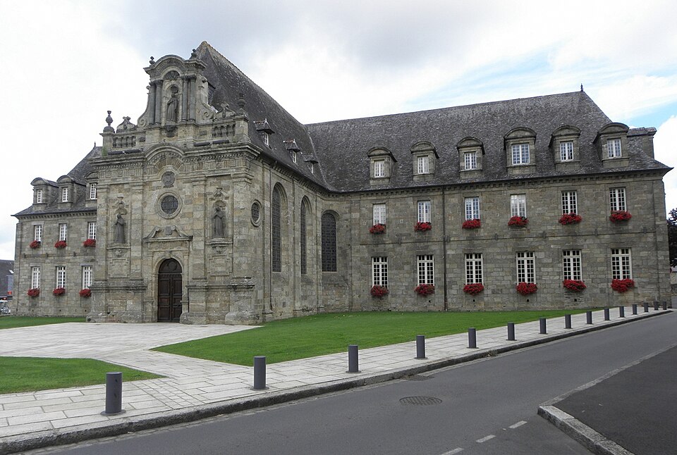 Guingamp (22) Hôtel de Ville 08