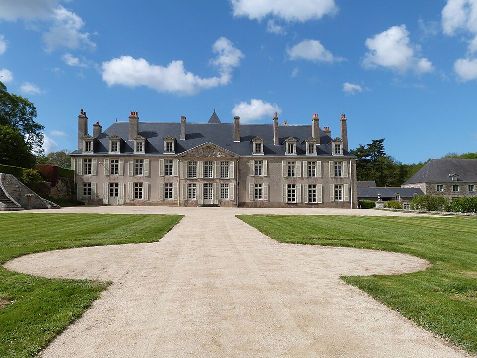 Le château de Catuélan et sa cour d'honneur