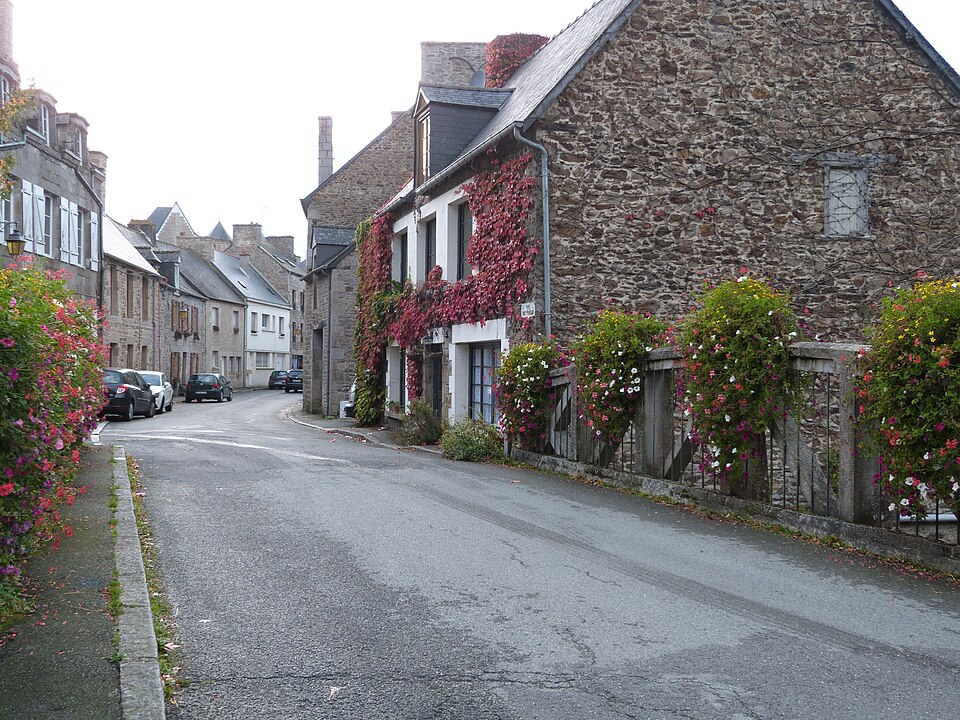 La rue des Forges à Jugon — les — Lacs