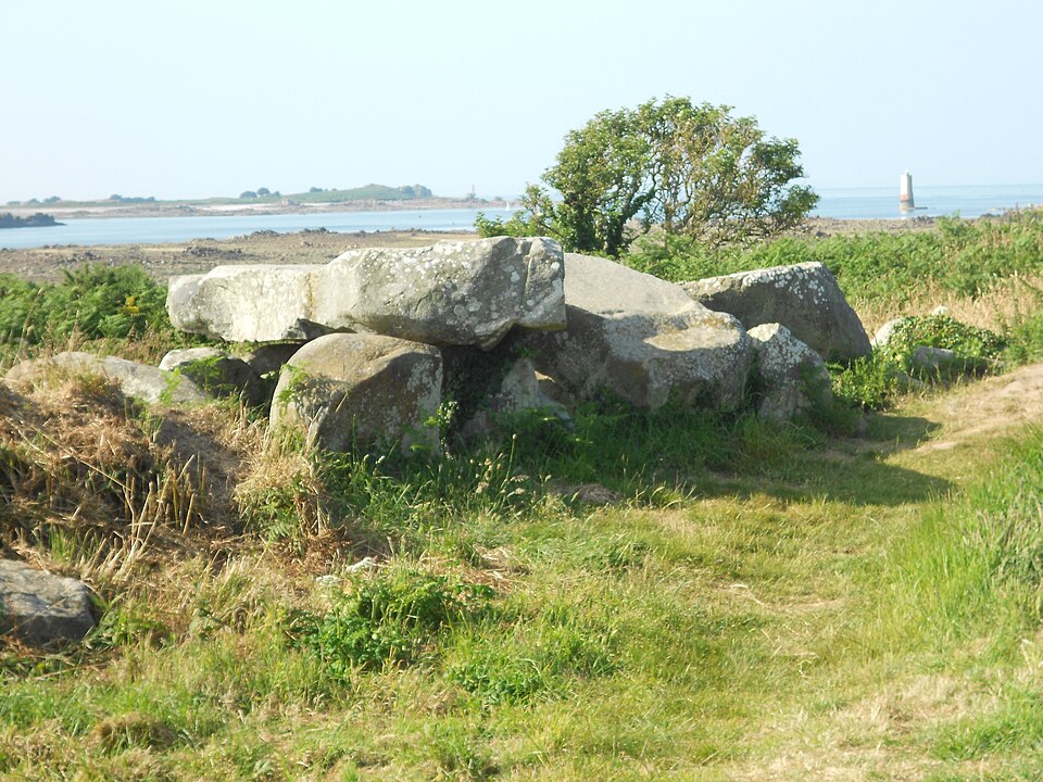 Allée couverte de Men — ar — Rumpet