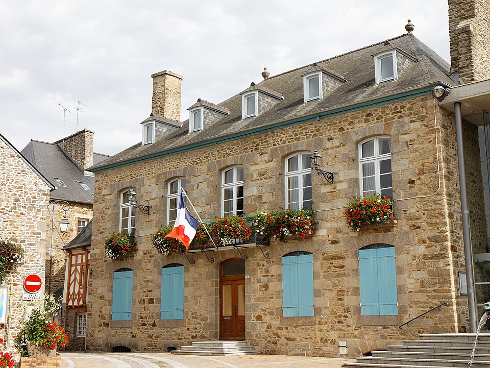 Lamballe — Mairie — Vue partielle — 003