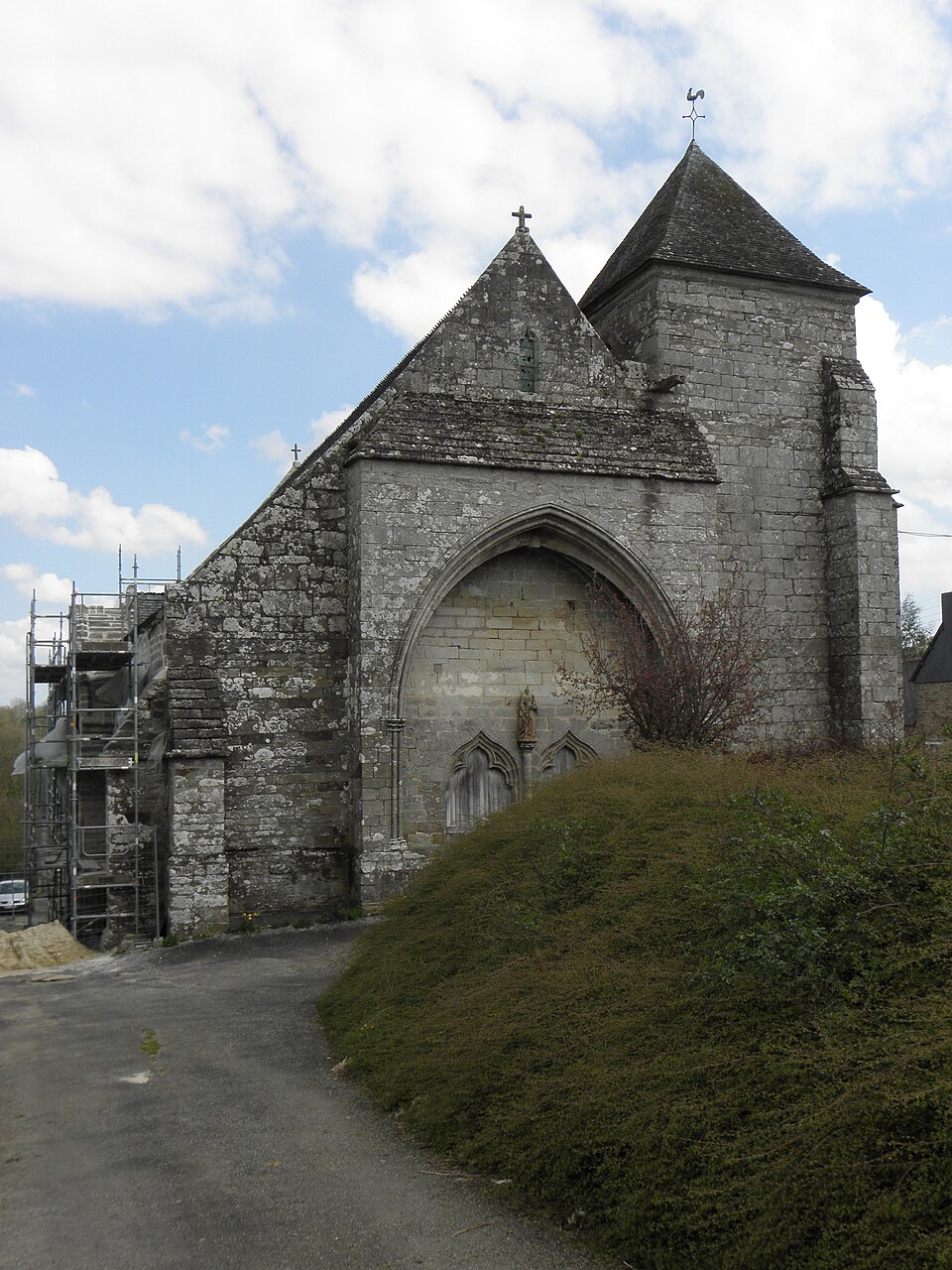 Merléac (22) Chapelle Saint — Jacques 01