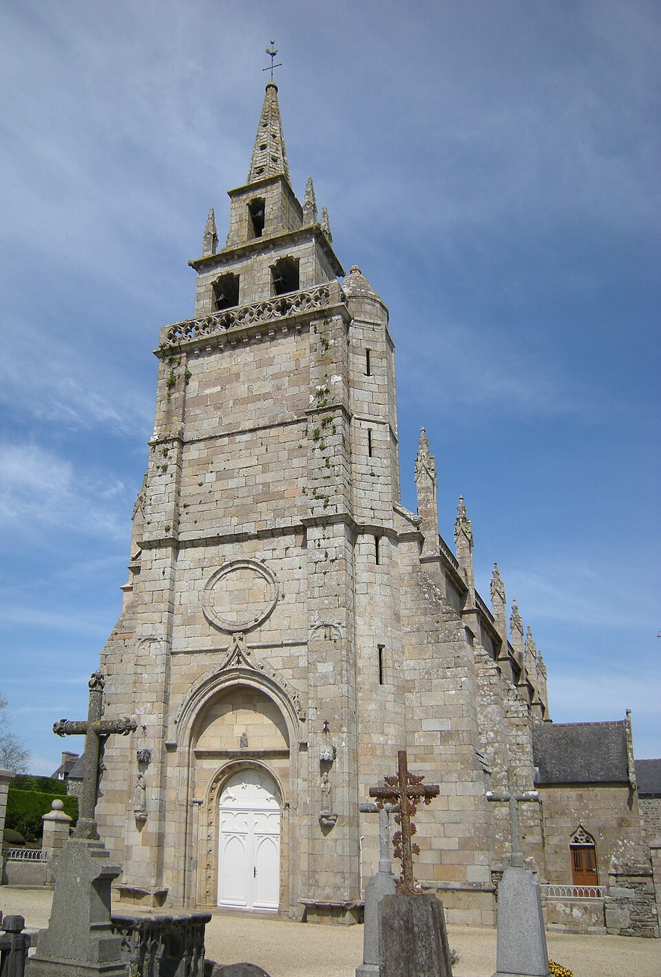 Église Saint — Yves clocher