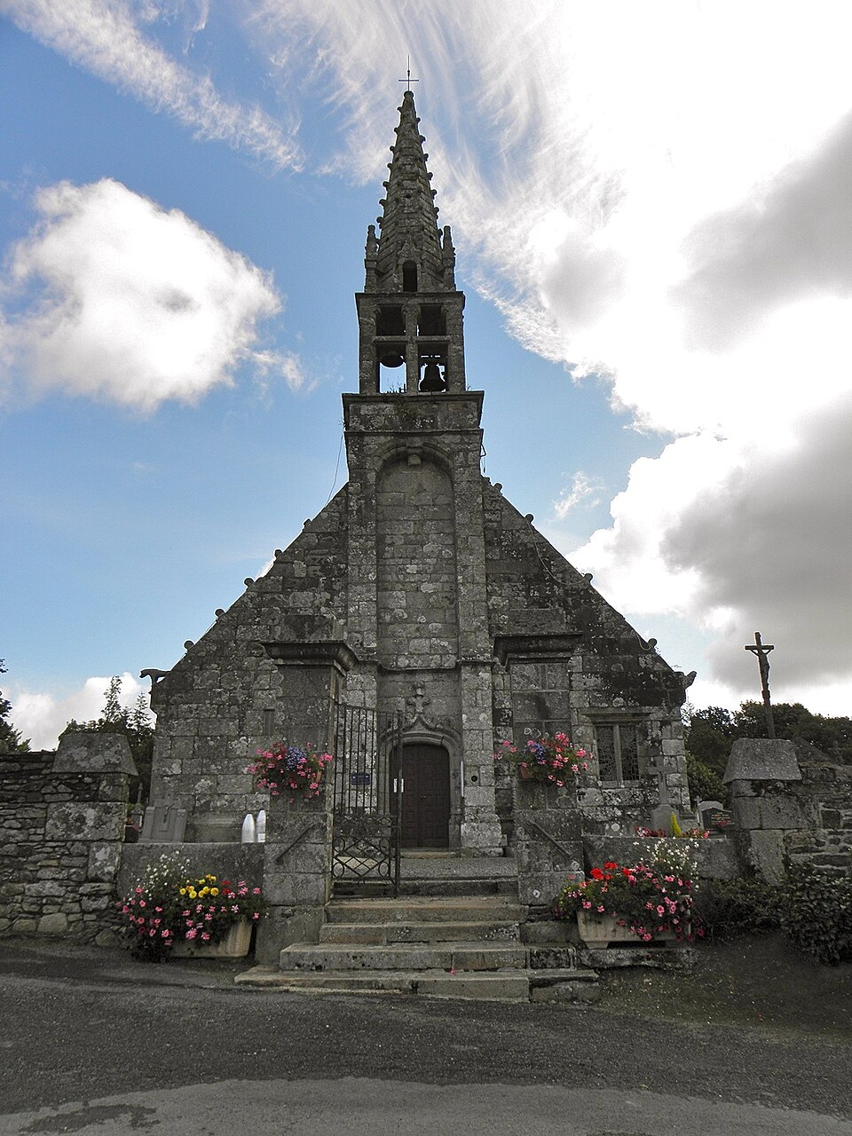 Moustéru (22) Église 01