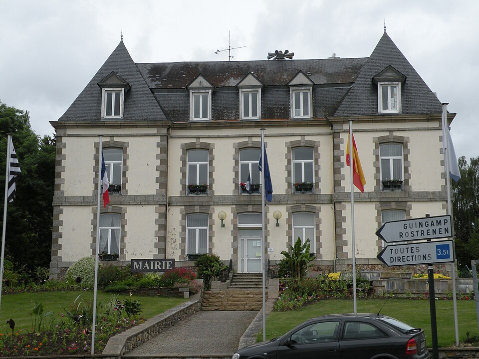 Mûr — de — Bretagne — mairie