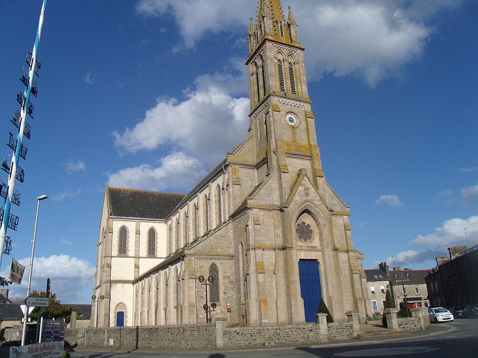 Eglise Saint — Pierre — et — Saint — Paul Plélo