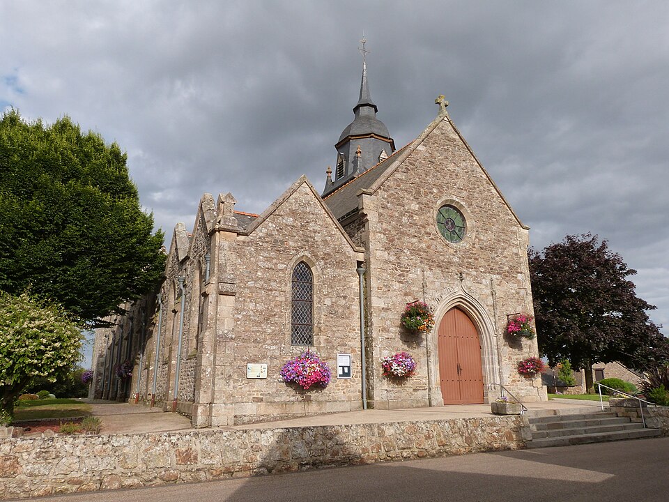 Eglise Saint — Pierre de Plestan
