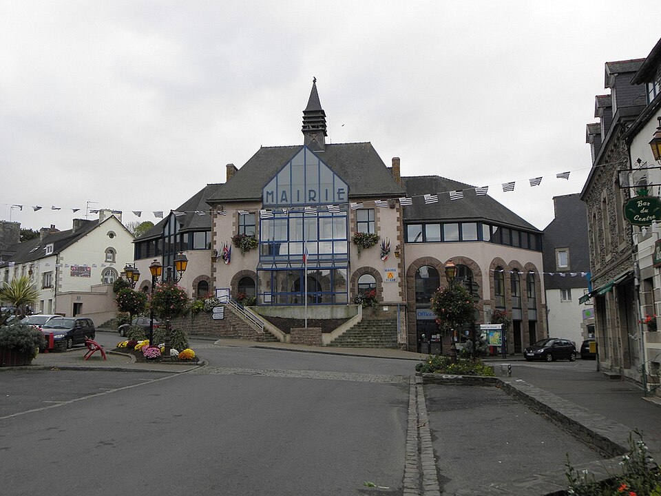 Plestin — les — Grèves (22) Mairie