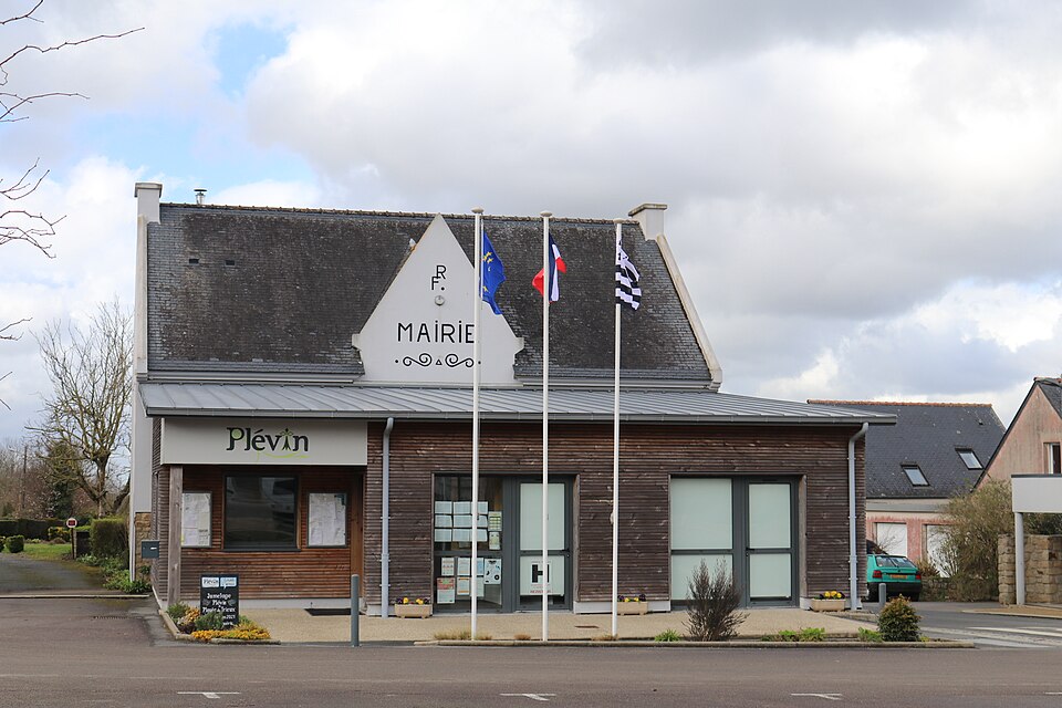 Mairie de Plévin (22) — 001