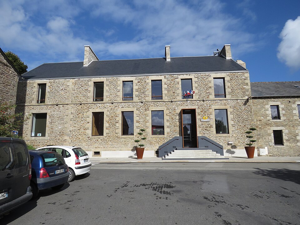 Plouguenast — Mairie