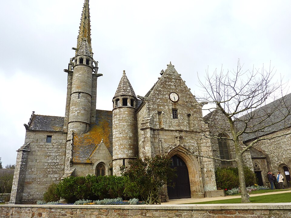 028 Ploumillau Eglise paroissiale vue extérieure d'ensemble