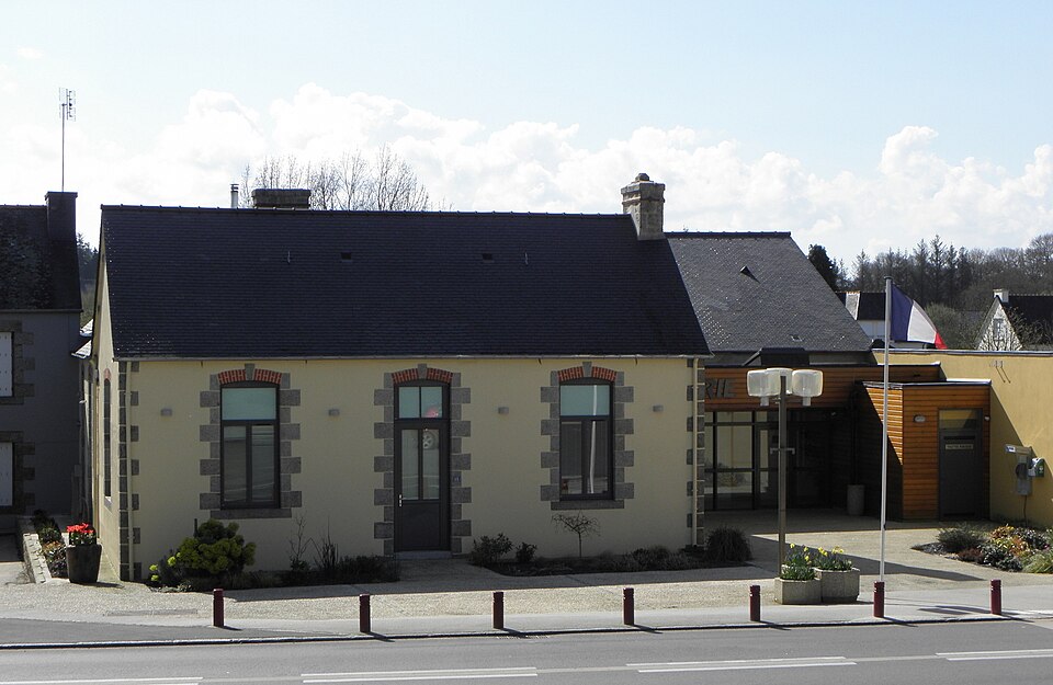 Plounévez — Quintin(22) Mairie