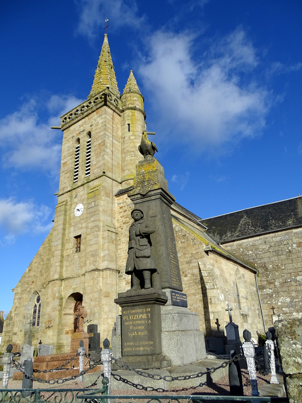 Pluzunet. Monument aux Morts
