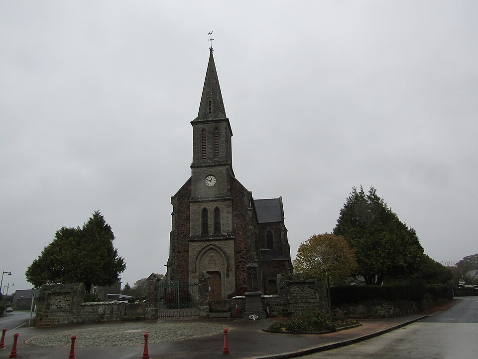 Eglise Saint — Pierre de Quintenic